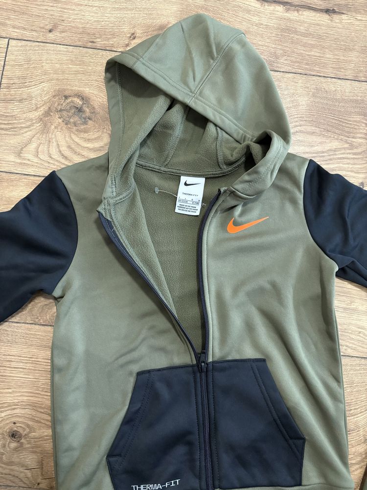 Нов детски анцунг Nike