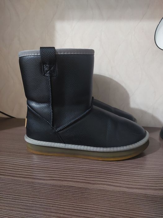 Продам угги натуралка