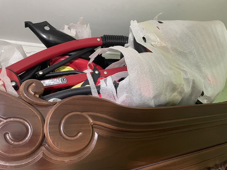 Детская коляска таза пайдаланылмаған пакети менен турыпты