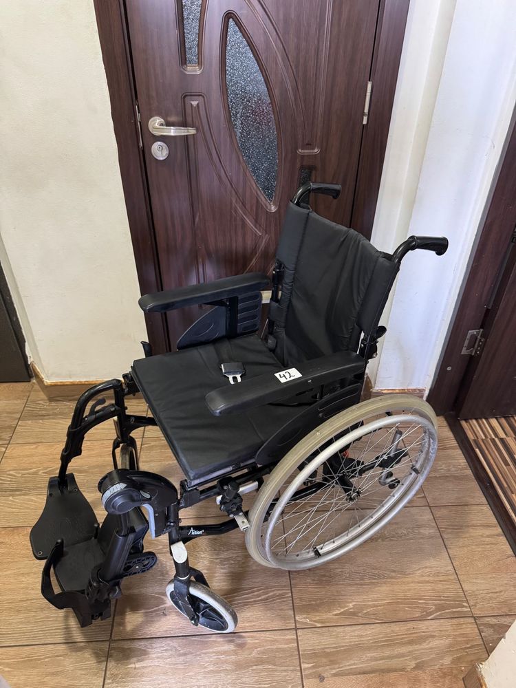 Carut scaun rulant din aluminiu batrani handicap dizabilitati