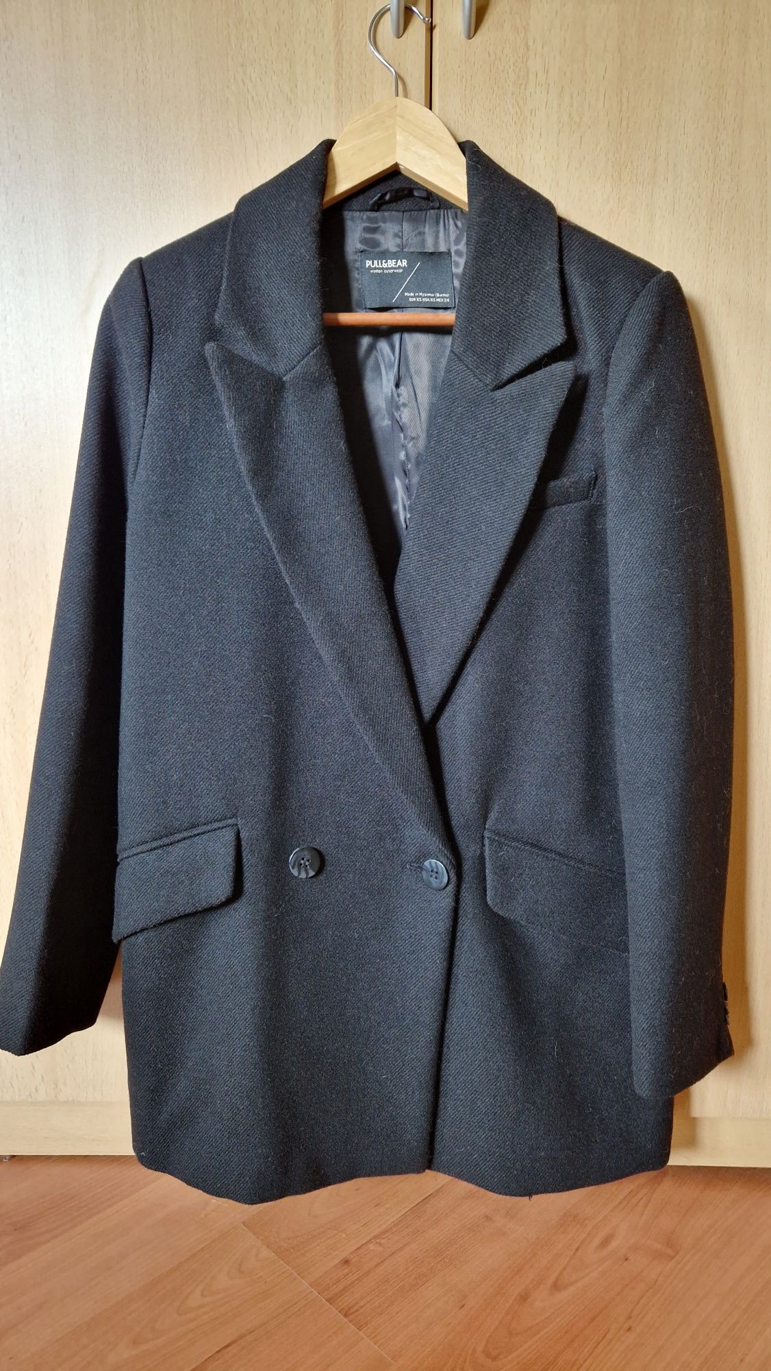 Продавам oversize палто на марката Pull&Bear