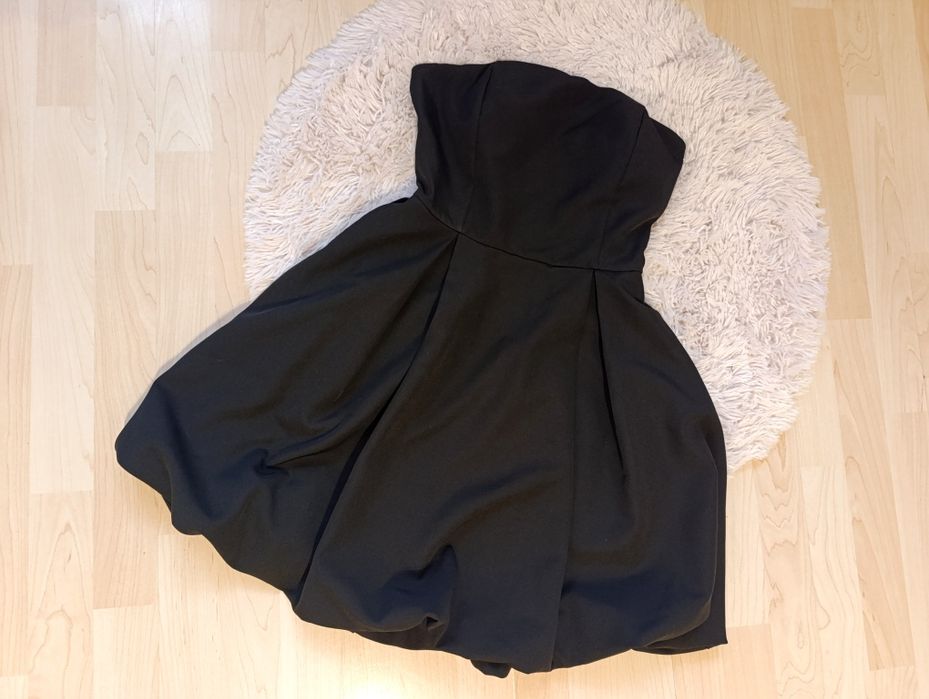 Малка черна рокля