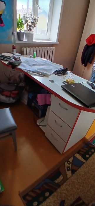 Стол и шкаф для офисный