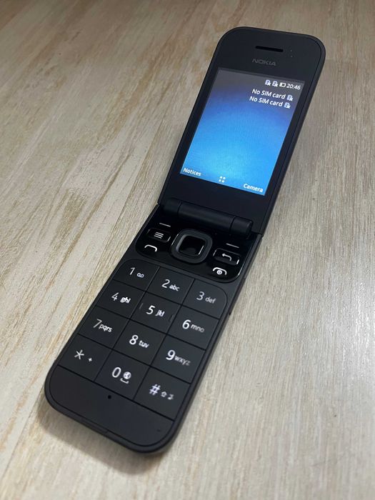 Nokia 2720 Flip + зарядно