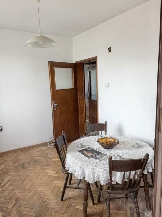 широк център -  тристаен