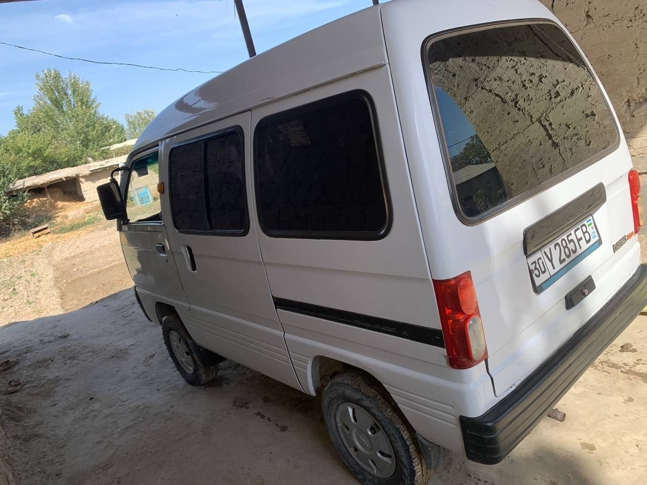Mashina zur karobkasi ham yaxshi matori ham yaxshi balonlari ham zur