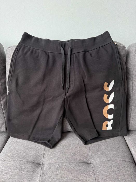 Нови автентични черни мъжки шорти Boss размер L