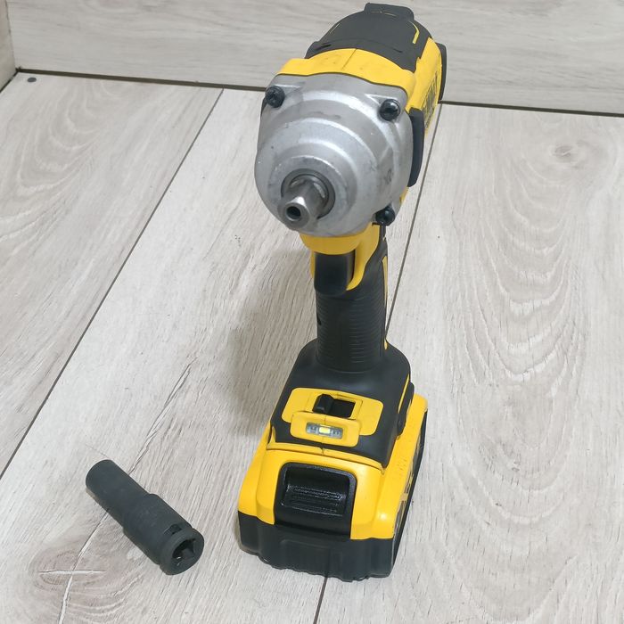 Impact cu patrat 1/2 DeWalt DCF894