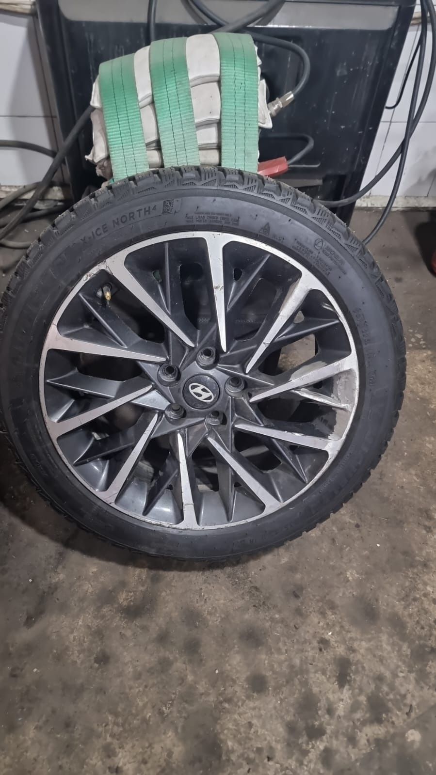 Продам 1 диск с резиной 235/45 /18
