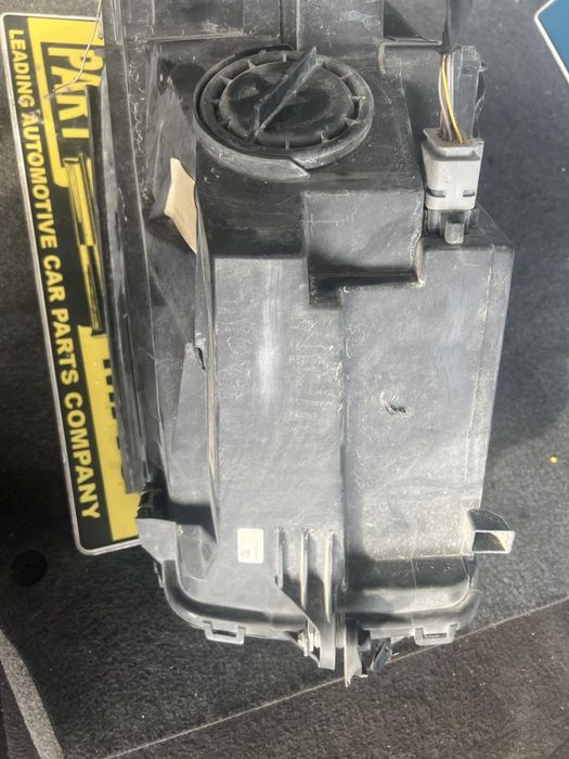 Фар за Mercedes Glc W253 X253 Обикновен с две счупени уши оригинален