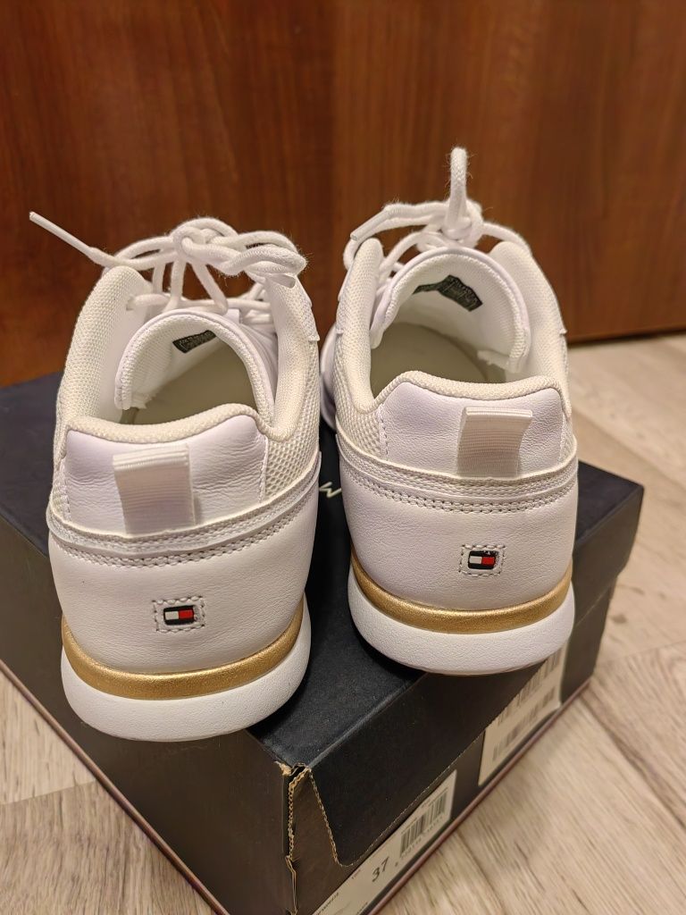 Adidasi tommy hilfiger marimea 37