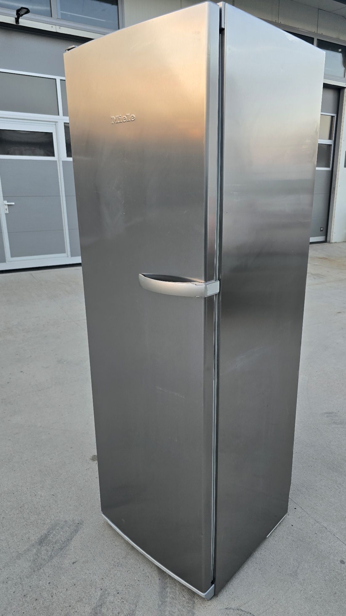 Охладител Miele 186см