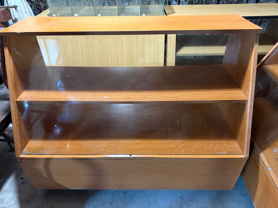 Vând vitrine pentru magazin