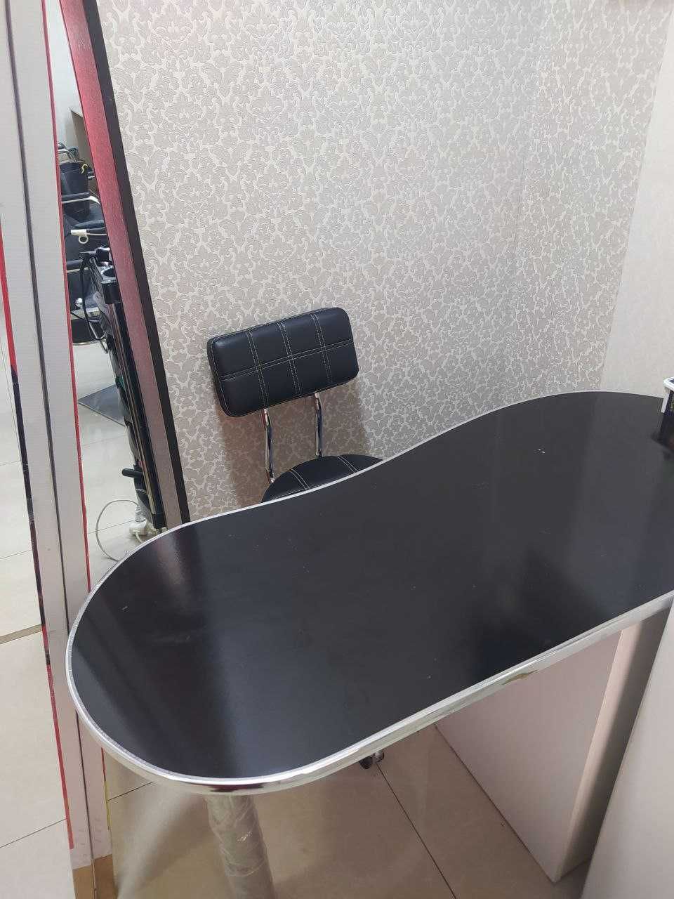 Продаются б/у кресла, мебель  и раковины от салона красоты.