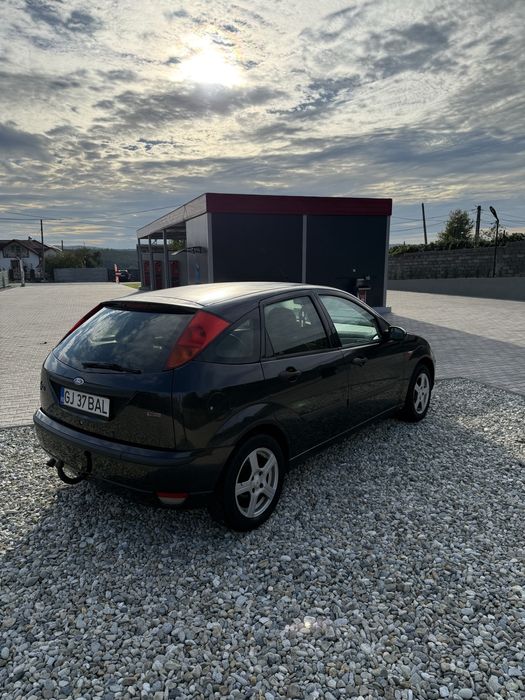 Vând Ford Focus 1.8