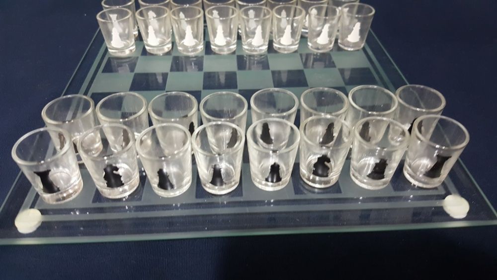 Стъклен шах-Игра за пиене