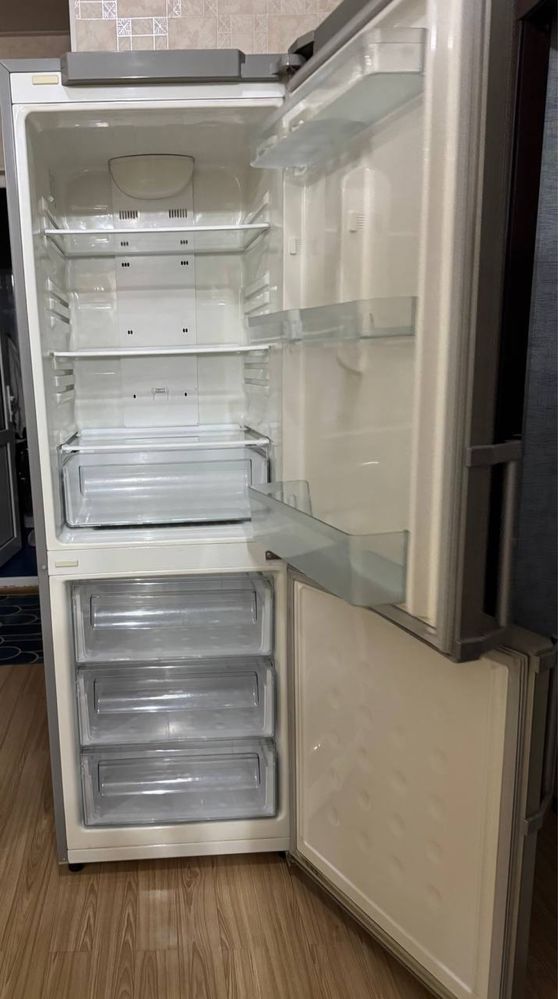 Продается холодильник Samsung