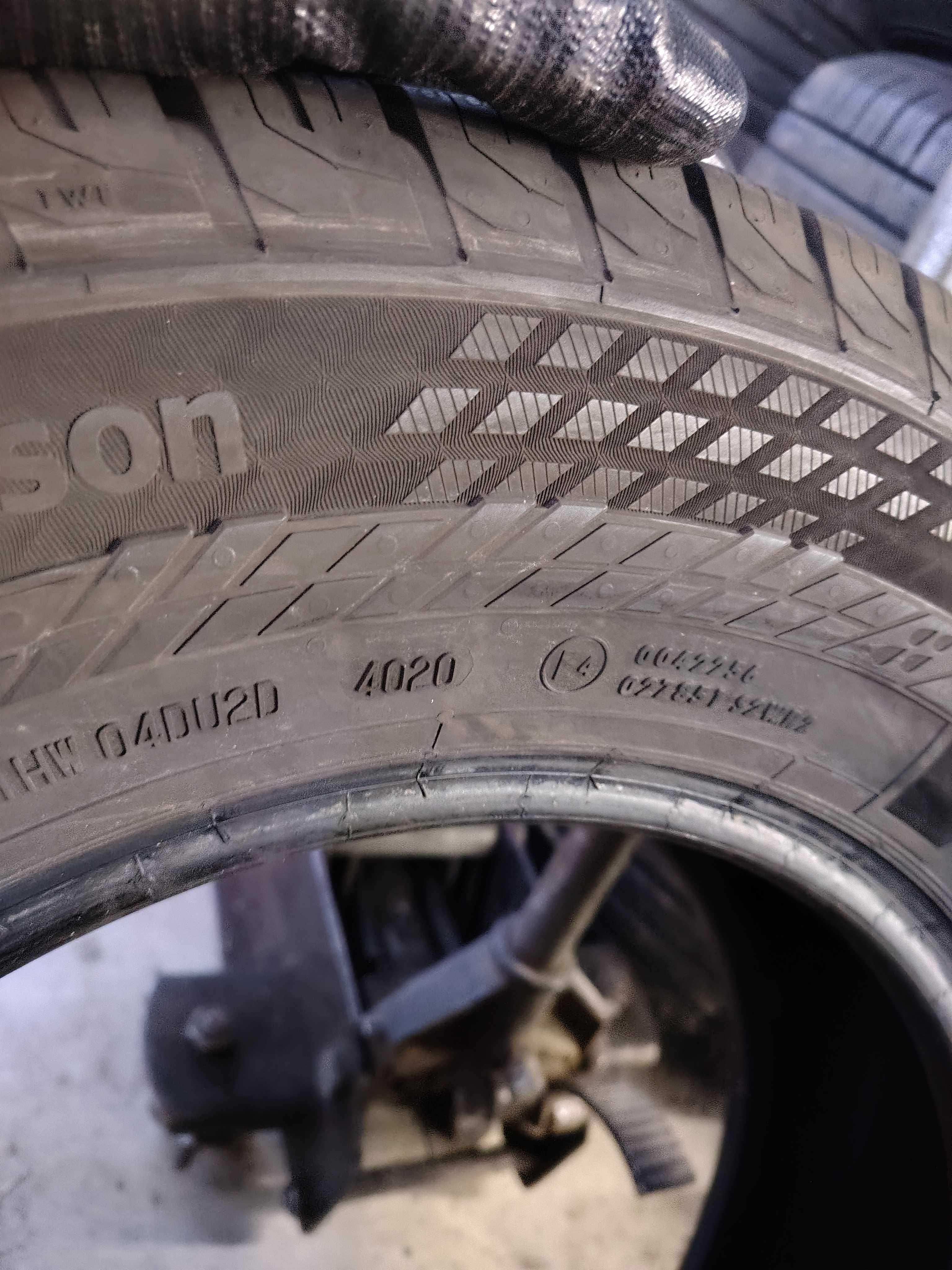 2бр.всесезонни гуми CONTINENTAL 205/70/15C 106R DOT 4020