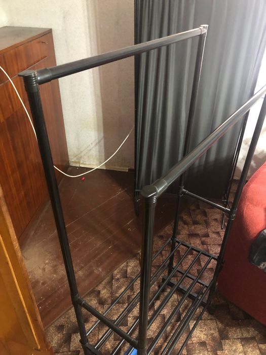 Мобилна закачалка за дрехи