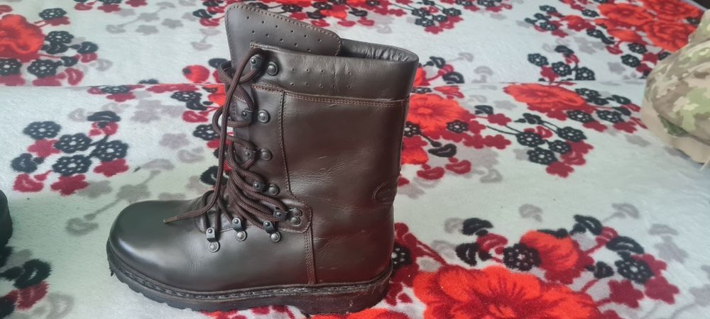 Vând bocanci de iarna