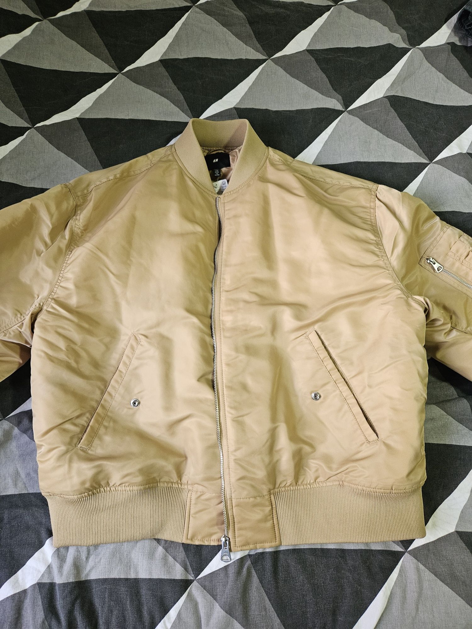 Продам куртку H&M