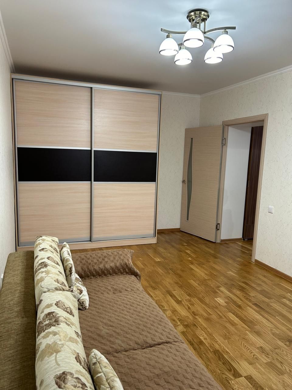 Продаётся 1 ком кв Куанышева 198а