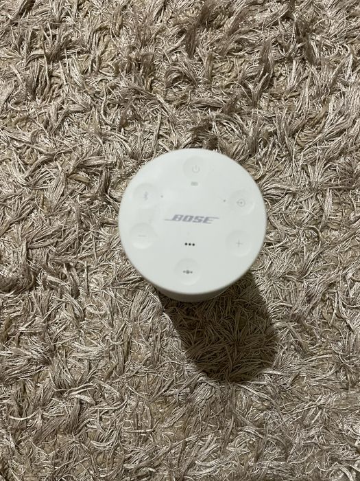 Колонка ,,bose” със зарядно и калъф