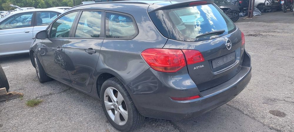 Opel Astra 1,7 CTDI, Опел Астра J на части!
Април 2010, Комби