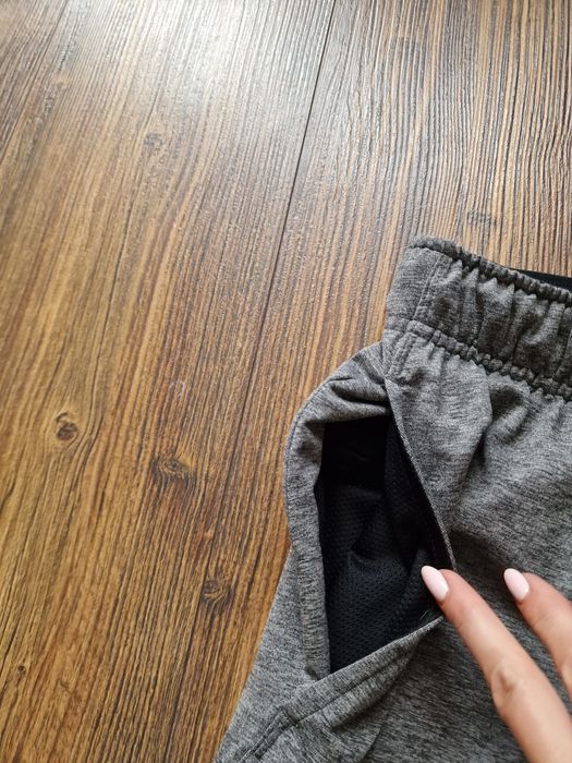 Страхотно мъжко спортно долнище NIKE  размер S