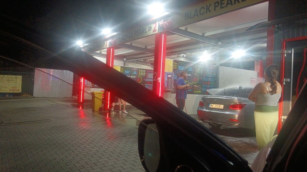 Afacere la cheie spălătorie self plus robot. .