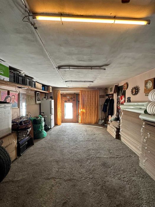 Продается благоустроенный гараж в жилом массиве