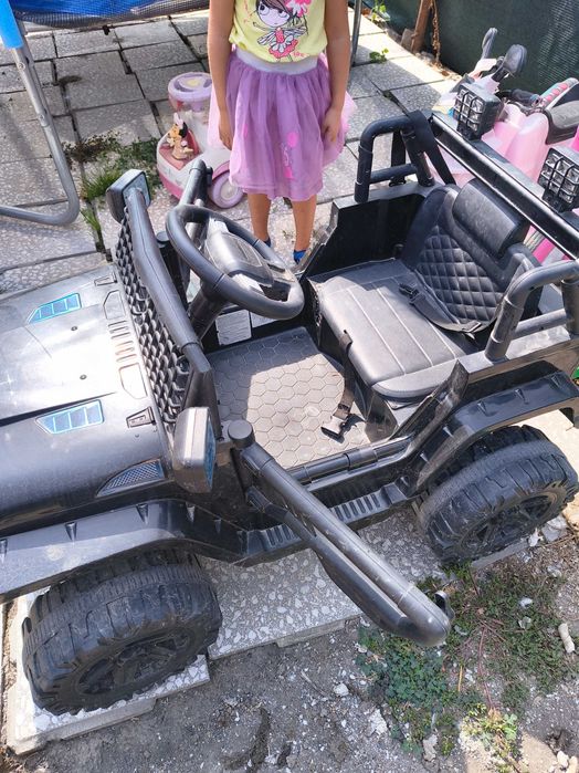 Продавам двуместна детска акумулаторна кола,Сафари