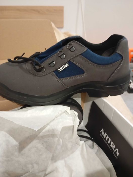 Продавам обувки Artra