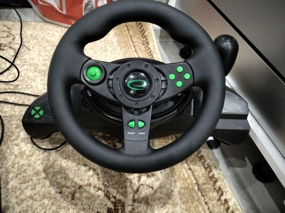 Продавам волан и педали + need for speed