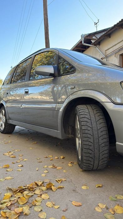 Opel Zafira A  минивэн