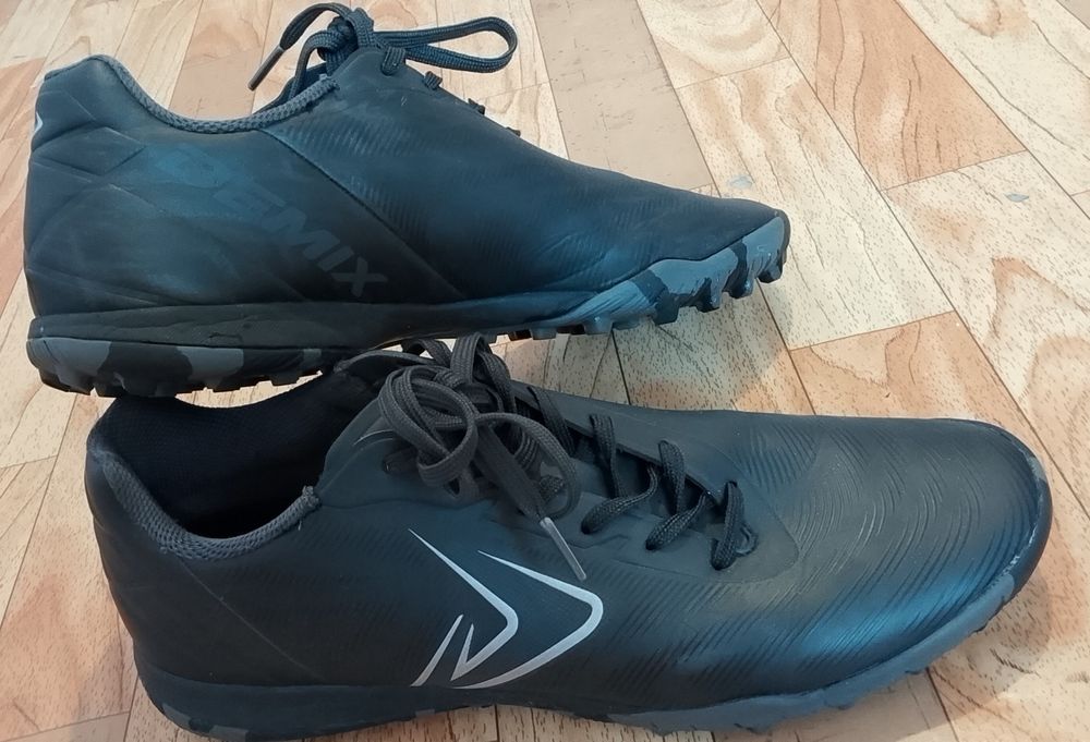 Футбольные бутсы