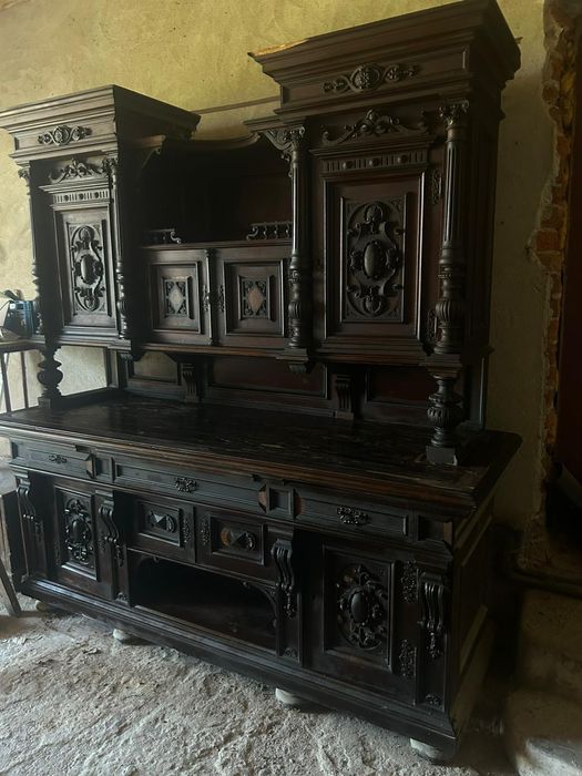 Vând credent lemn masiv,sculptat..