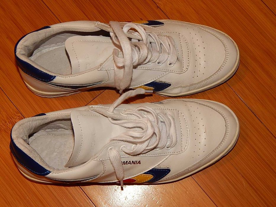 Pantofi sport piele,( adidasi ) cu tricolorul romaniei