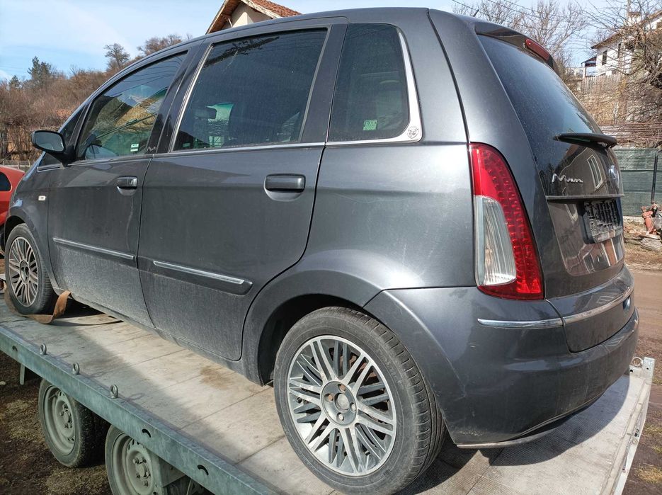 Lancia musa на части