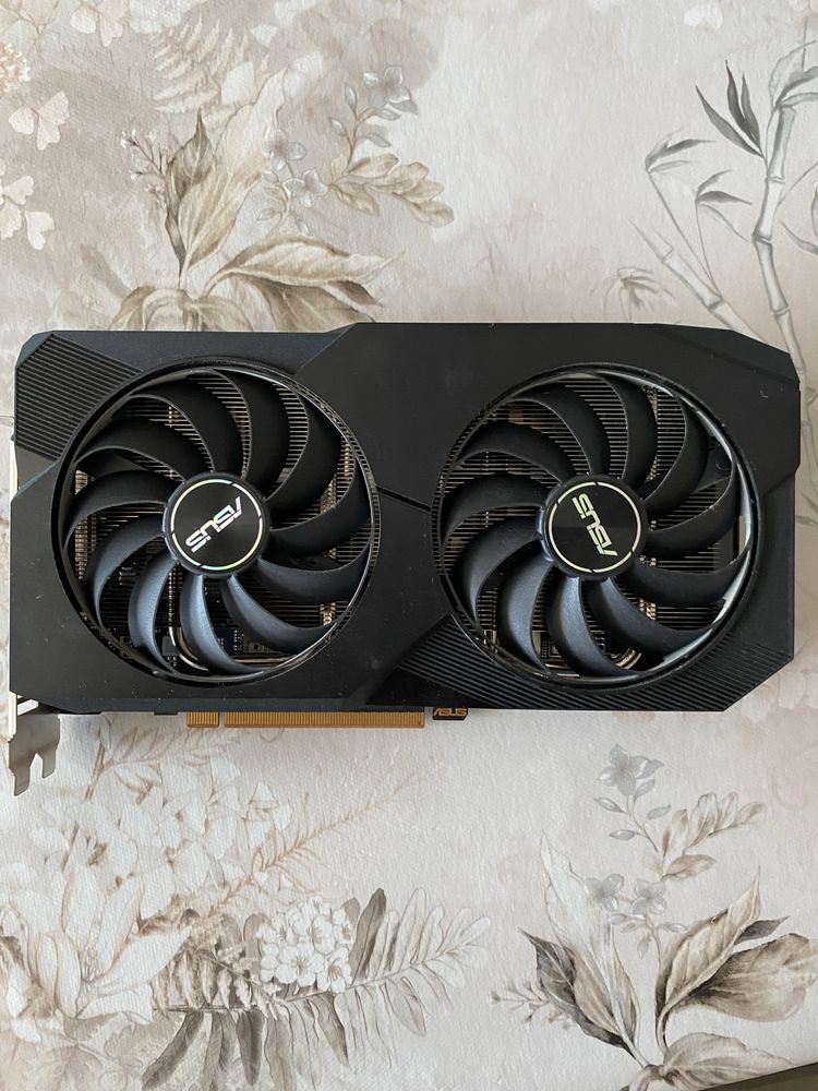 Видео карта amd radeon 6650xt 8gb + захранване Deepcool PF600