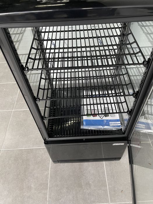 хладилна витрина с лед осветление немска