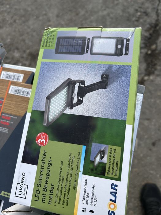 Bat lanterna cu acumulator incorporat