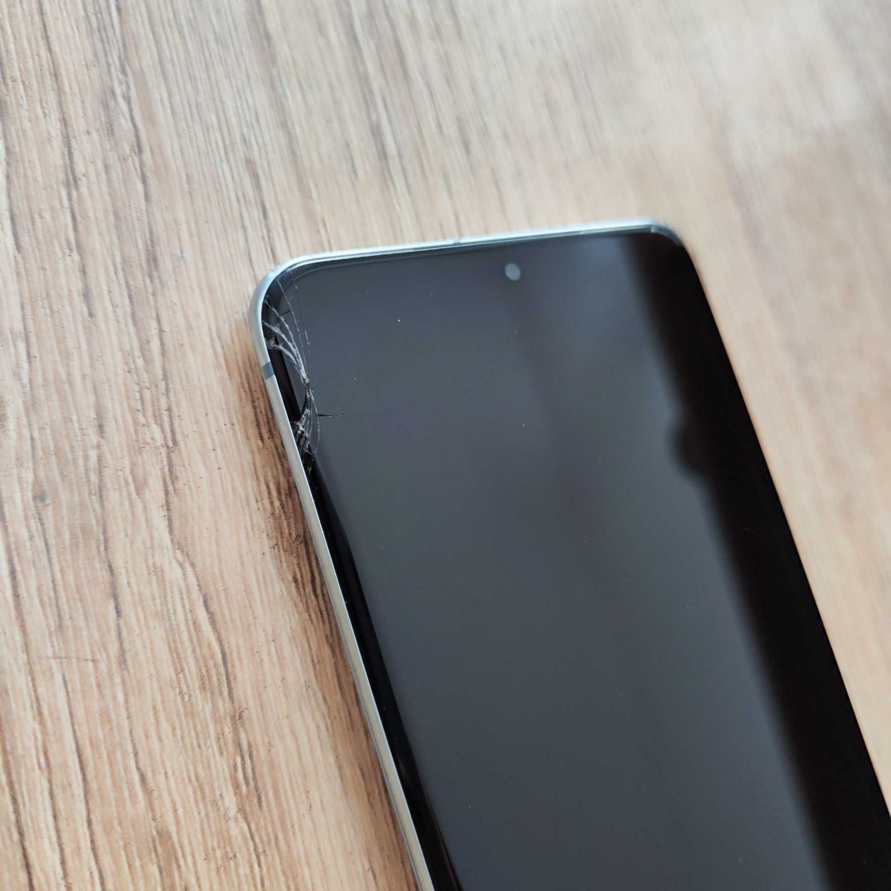 Samsung Galaxy S20 с повреда в дисплея
