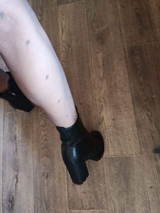 Сапоги  в отличном состоянии 38 размер , также есть полусапожки