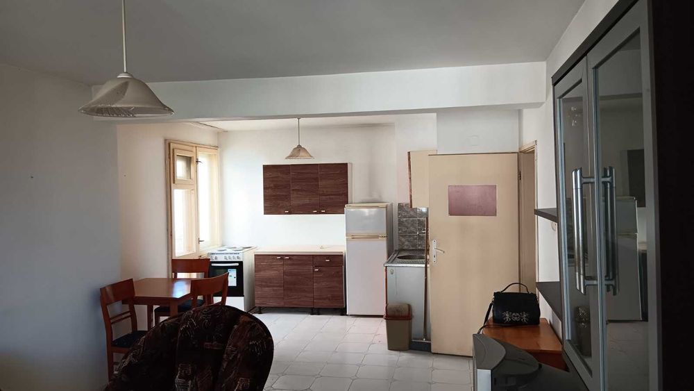 Тристаен ОБЗАВЕДЕН - кв. Кършияка