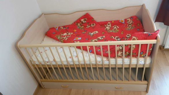 Мултифункциално детско легло с матрак 140/70, лека завивка - Като ново
