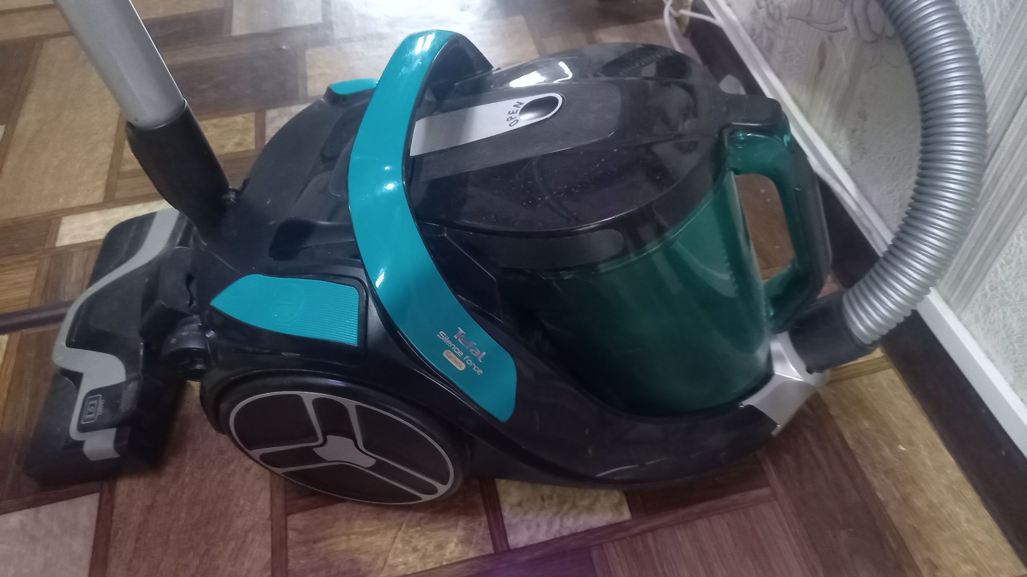 Продам пылосос tefal