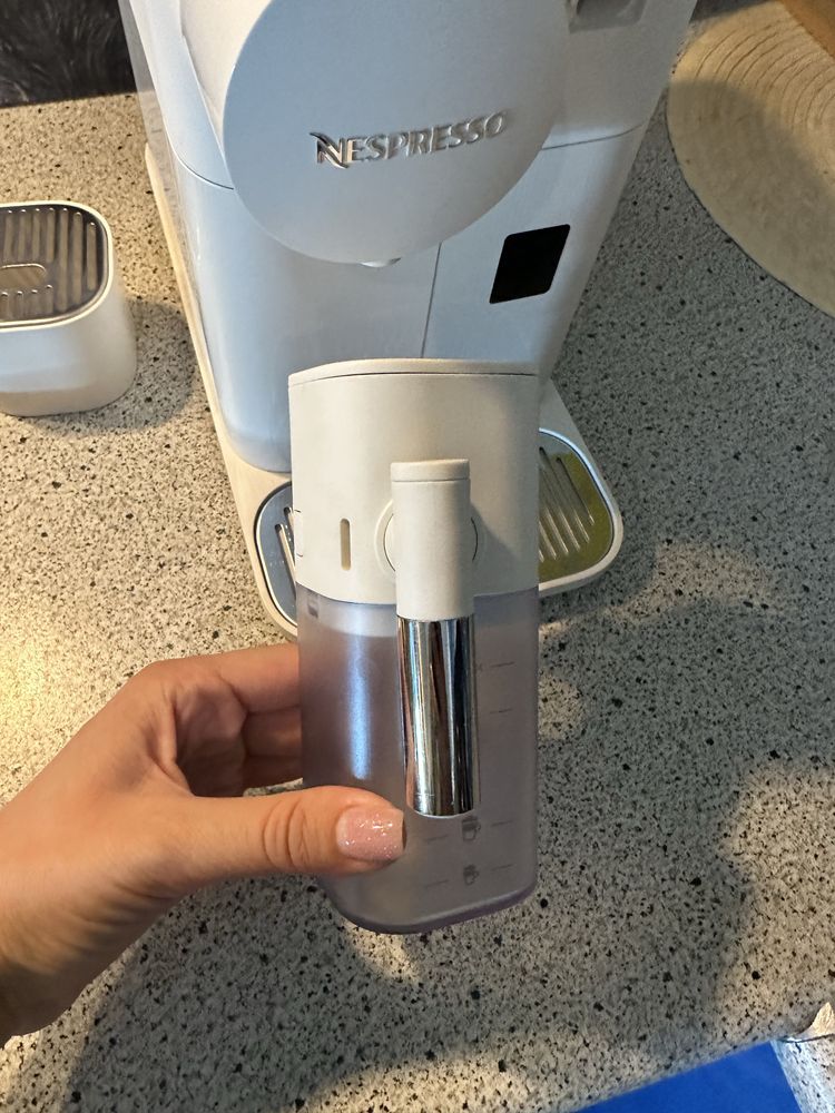 Кафемашина Nespresso Lattissima One