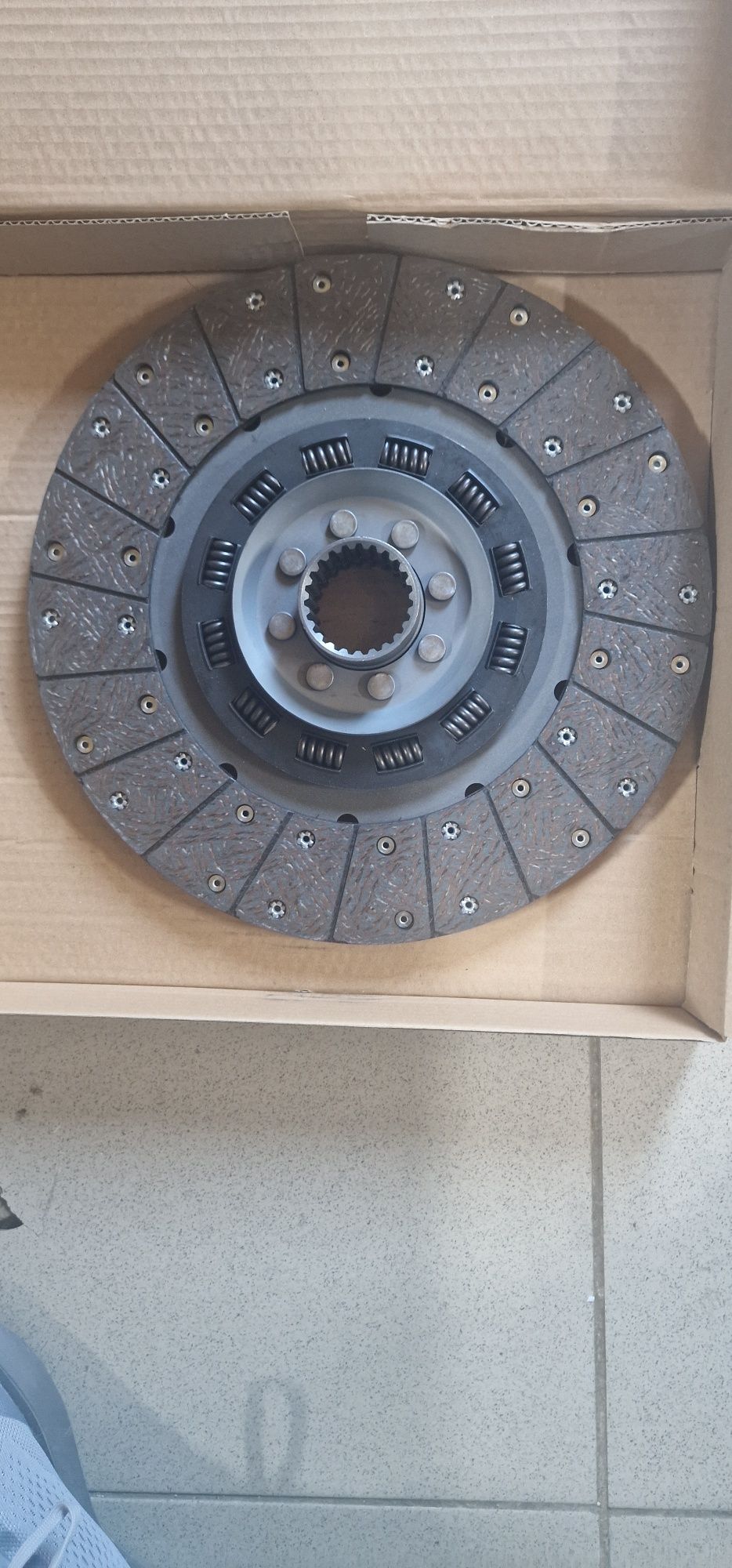 Disc ambreiaj tractor fiat diametru 310 mm sau 280 mm z11 si z12 dinti