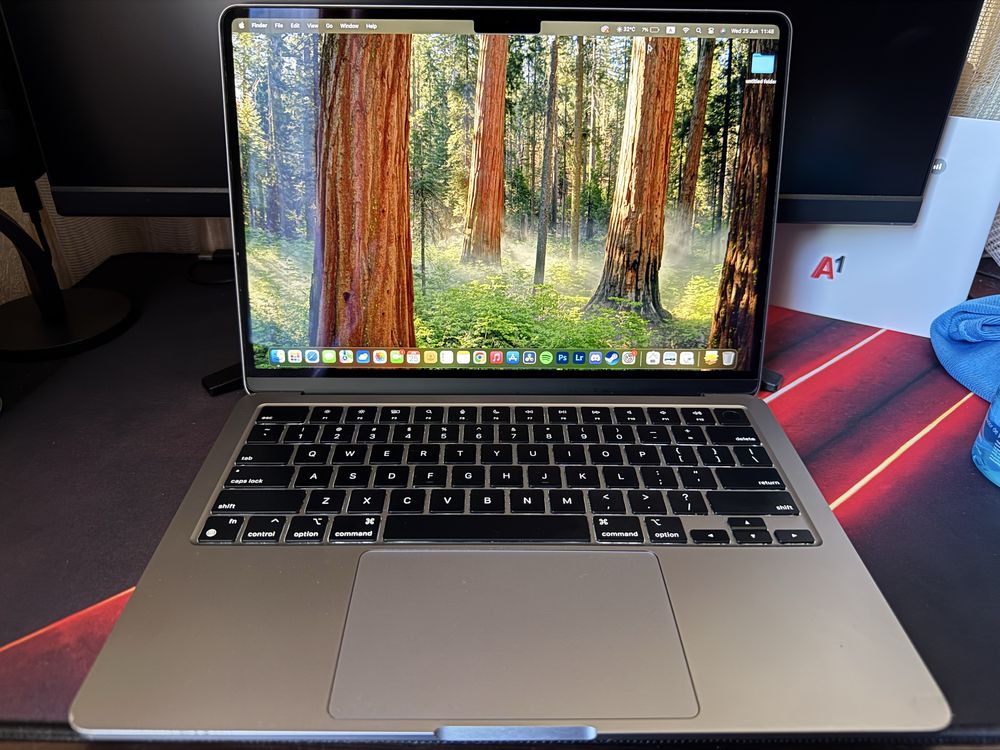 MacBook Air M2 – 512GB SSD / 8GB RAM